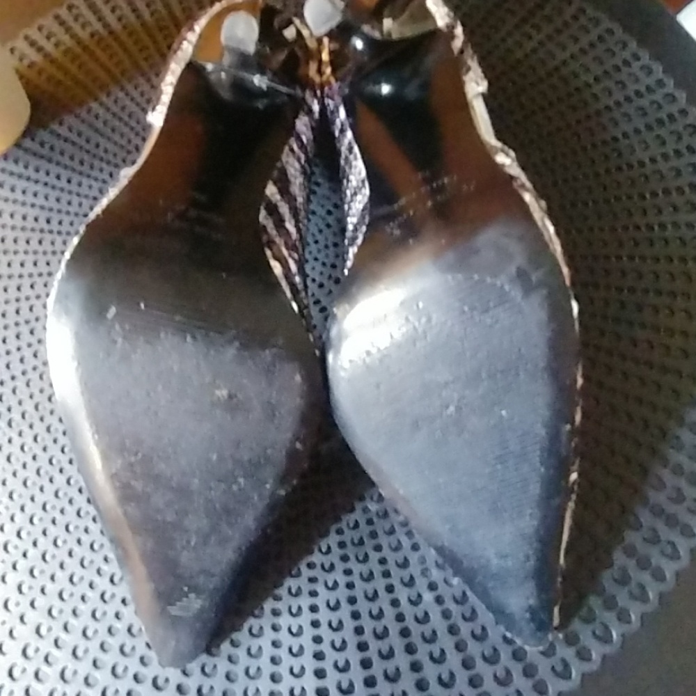 Colin Stuart Sequined Pumps! - Picture 5 of 7